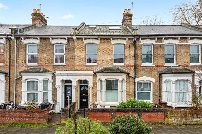 3 Bedroom Flat For Sale In Listria Park, London, N16