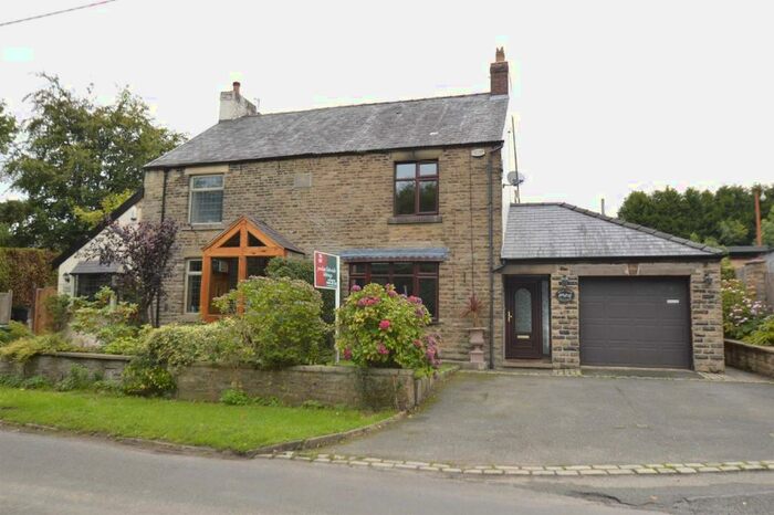 3 Bedroom Semi-Detached House To Rent In Adlington, SK10