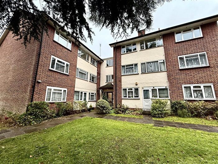 2 Bedroom Flat For Sale In Rydal Close, Hendon, NW4