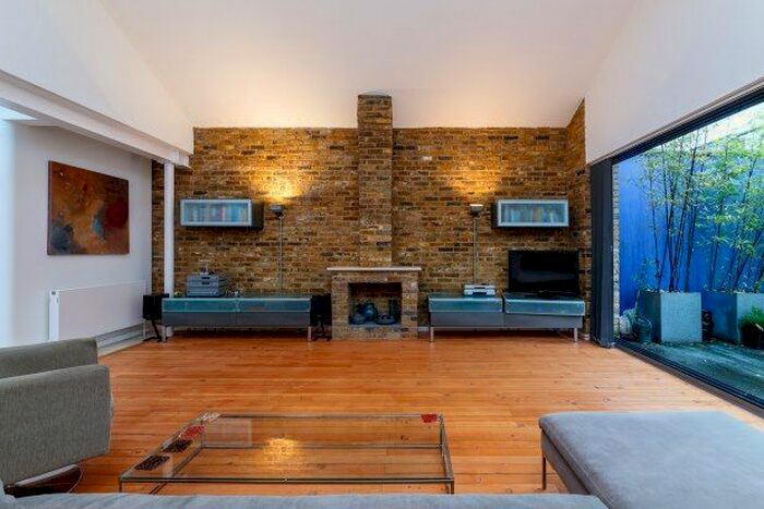 2 Bedroom Property To Rent In Brathway Road, London, SW18