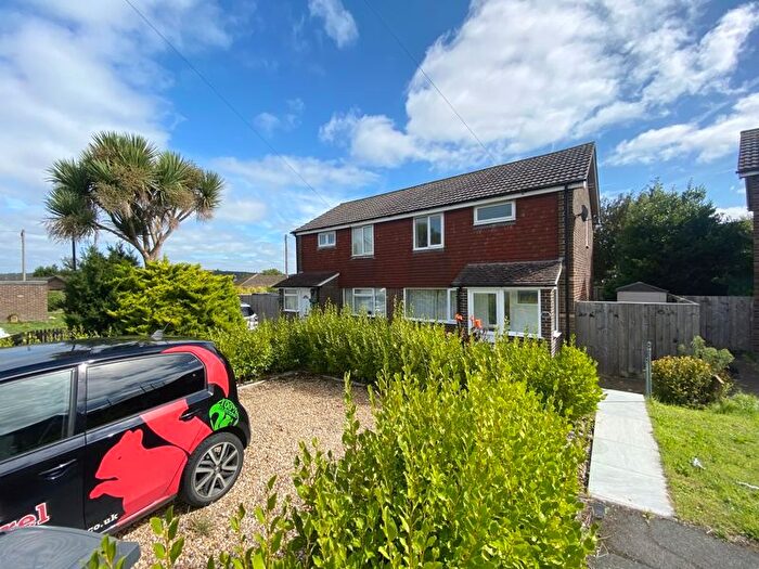 3 Bedroom Semi-Detached House To Rent In Spring Walk, Newport, PO30