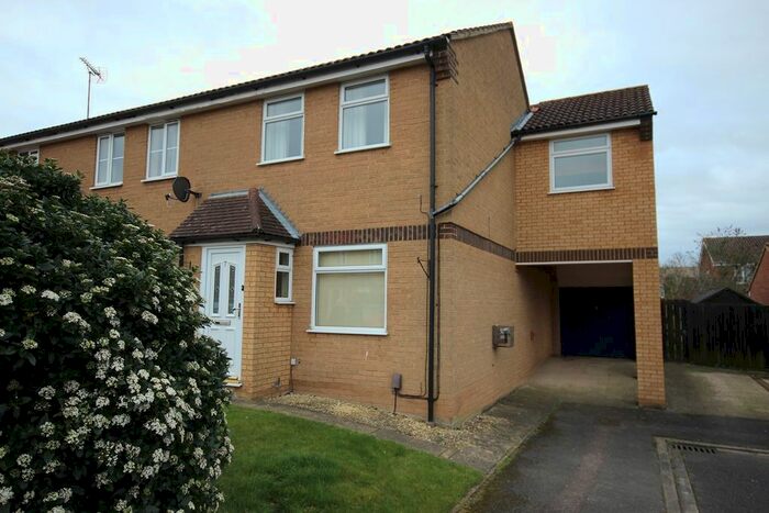 3 Bedroom End Of Terrace House To Rent In St Albans Close, Flitwick, MK45