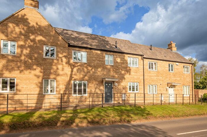 3 Bedroom Terraced House For Sale In Minot Close, Malmesbury, SN16