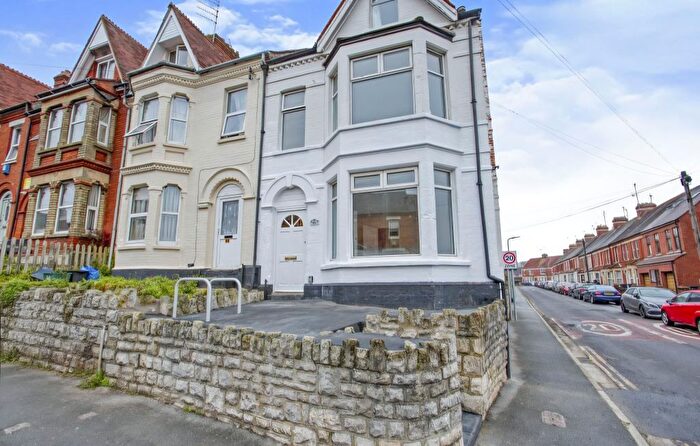 2 Bedroom Flat To Rent In Goldcroft, Yeovil, BA21