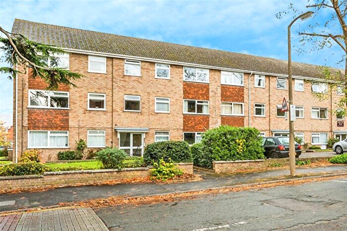 2 Bedroom Flat To Rent In Grove Road, Sutton, Surrey, SM1