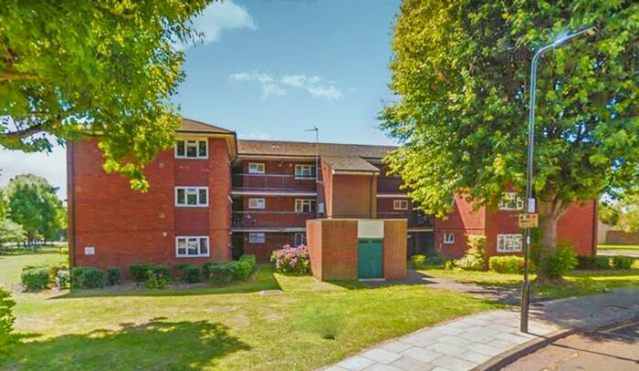 1 Bedroom Flat To Rent In Lewes Close, Northolt, UB5