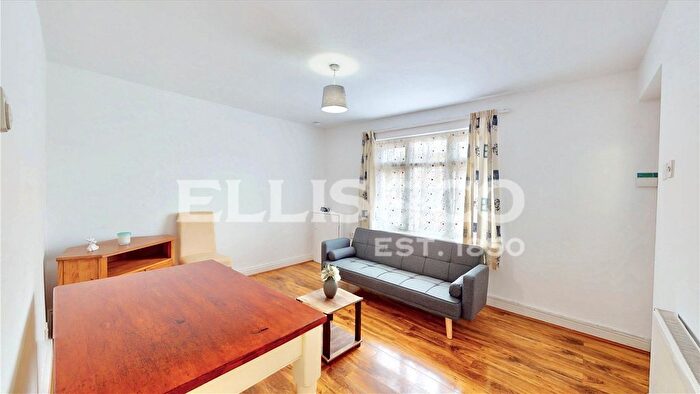 2 Bedroom Bungalow To Rent In Bengarth Road, Northolt, UB5