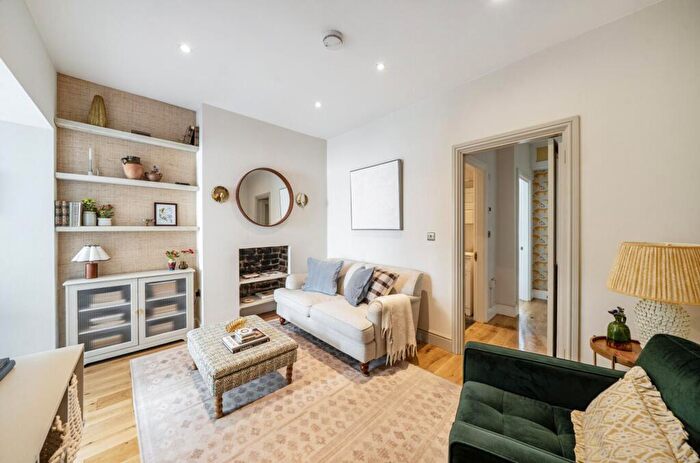 2 Bedroom Flat For Sale In Waterlow Road, London, N19