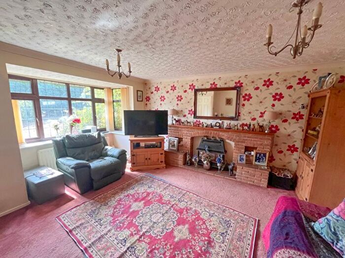 4 Bedroom Detached House For Sale In Tutbury Avenue, Wolverhampton, WV6