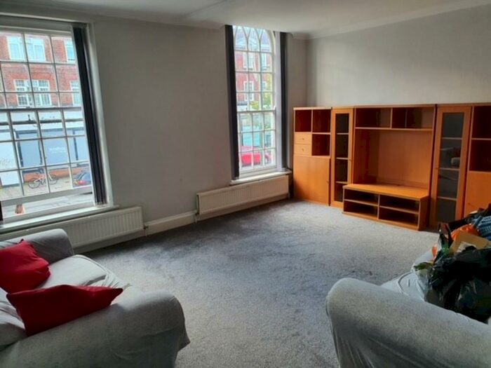 2 Bedroom Flat To Rent In The Pantiles, Finchley Road, Temple Fortune, NW11