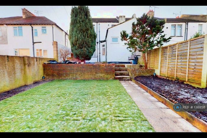 2 Bedroom Flat To Rent In Westborough Road, Westcliff-On-Sea, SS0