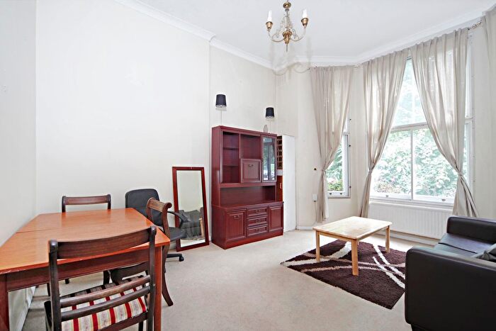 2 Bedroom Flat To Rent In West Cromwell Road, London, SW5