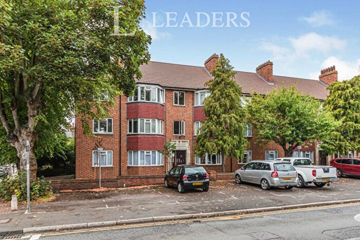 3 Bedroom Flat To Rent In Park Road, Kingston Upon Thames, KT2