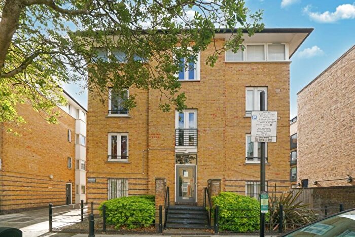 1 Bedroom Apartment For Sale In Majestic Court, Portland Rise, Finsbury Park, N4
