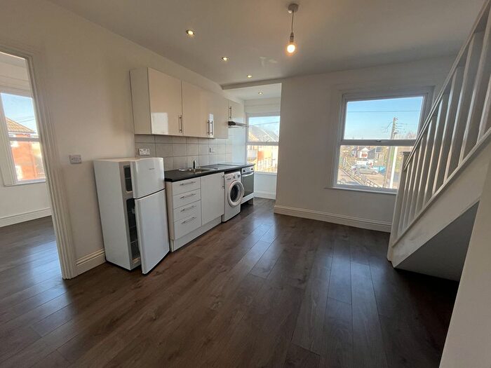 2 Bedroom Flat To Rent In Main Road, Chelmsford, CM1