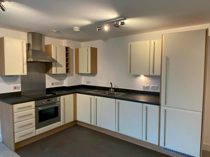 2 Bedroom Flat To Rent In James Weld Close, Shirley, Southampton, SO15