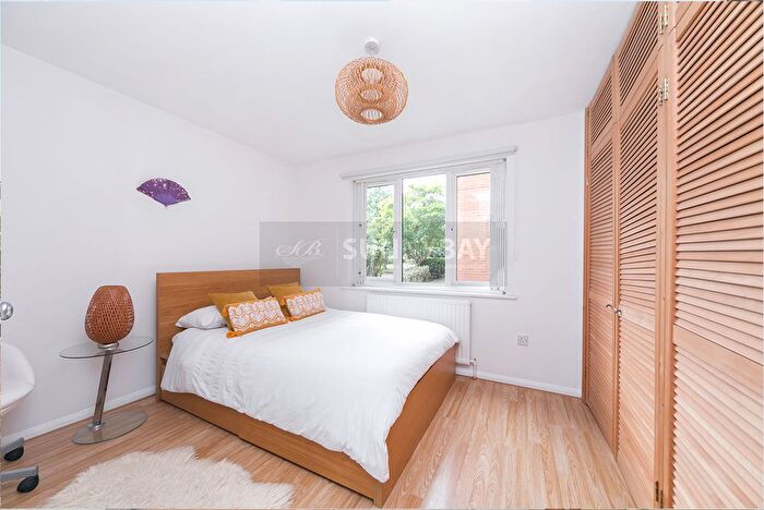 1 Bedroom Flat To Rent In Bowman Mews, London, SW18