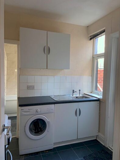 2 Bedroom Flat To Rent In Fern Dene Road, Gateshead, NE8