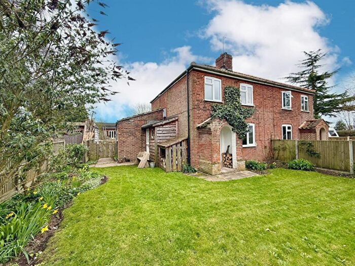 3 Bedroom Semi Detached House For Sale In Old Rectory Road, Brumstead, NR12