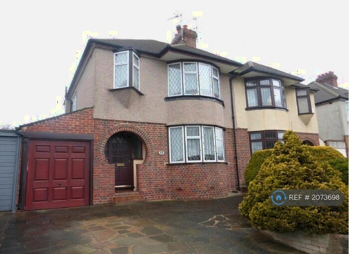 4 Bedroom Semi-Detached House To Rent In Park Grove, Bexleyheath, DA7