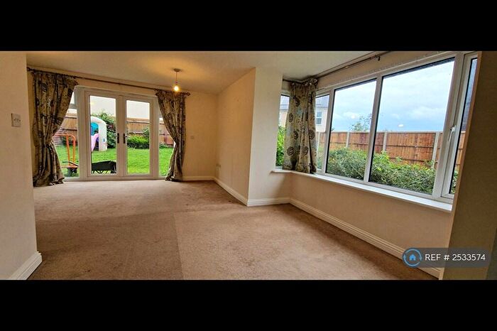 4 Bedroom Semi-Detached House To Rent In Cranesbill Close, Cambridge, CB4