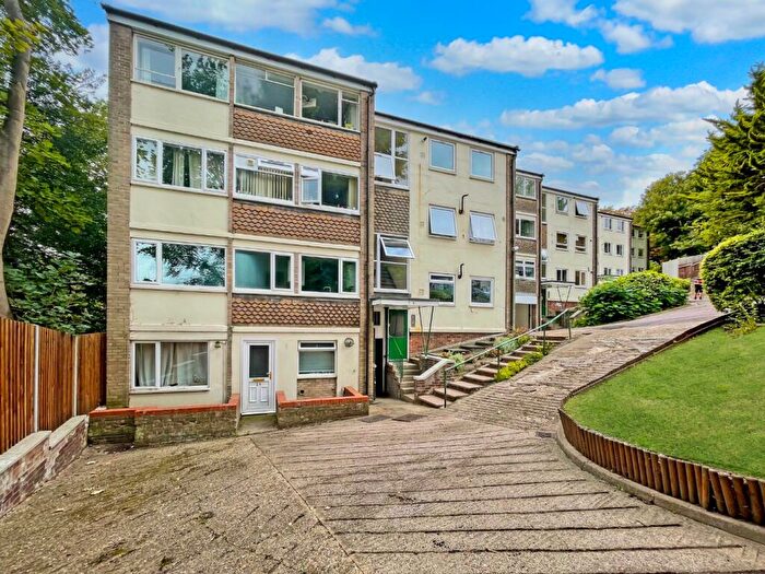 2 Bedroom Apartment For Sale In Richmond Court, Richmond Hill, Luton, Bedfordshire, LU2