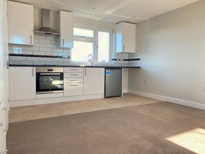 Studio To Rent In Pembroke Road, Palmers Green/Edmonton, N13