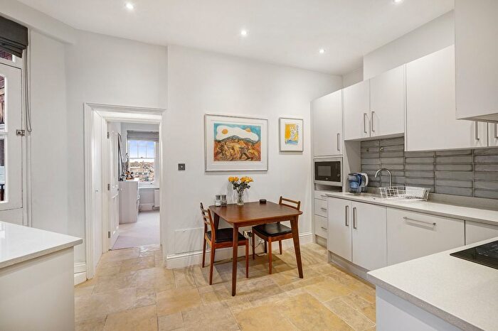 2 Bedroom Flat To Rent In Kings Court Mansions, Fulham Road, Parsons Green, London, SW6