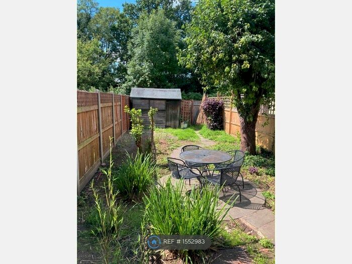 2 Bedroom Maisonette To Rent In Warwick Road, Thames Ditton, KT7