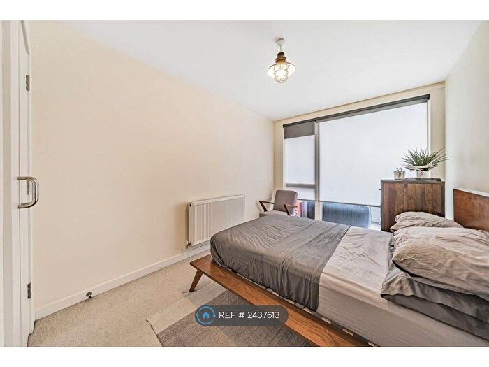1 Bedroom Flat To Rent In St. James's Crescent, London, SW9