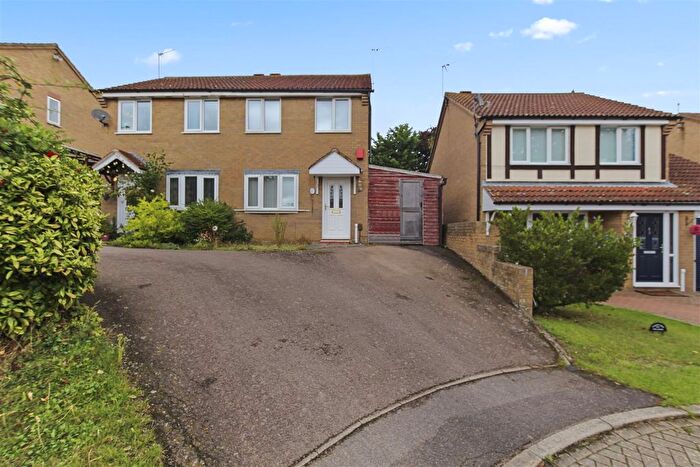 2 Bedroom Semi-Detached House For Sale In Drayton Place, Irthlingborough, NN9