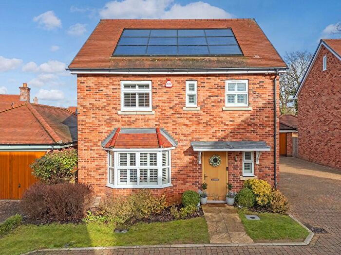 3 Bedroom Detached House For Sale In Sycamore Close, Great Warley, Brentwood, CM13