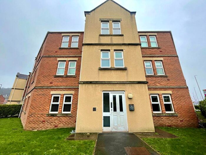 2 Bedroom Apartment To Rent In Whitehall Road, Leeds, West Yorkshire, LS12