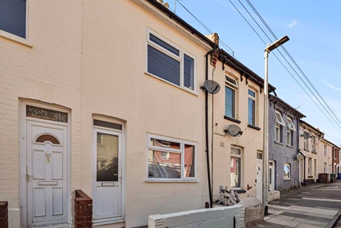 2 Bedroom Terraced House For Sale In Connaught Road, Chatham, ME4