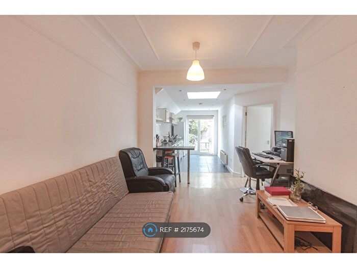 1 Bedroom Flat To Rent In Hallswelle Road, London, NW11