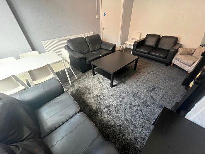 7 Bedroom House To Rent In Chestnut Avenue, Hyde Park, Leeds, LS6