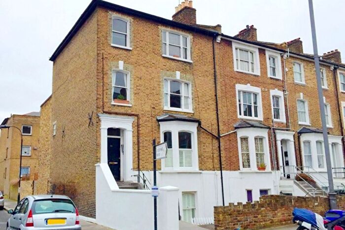 2 Bedroom Flat To Rent In Cathnor Road, London, W12