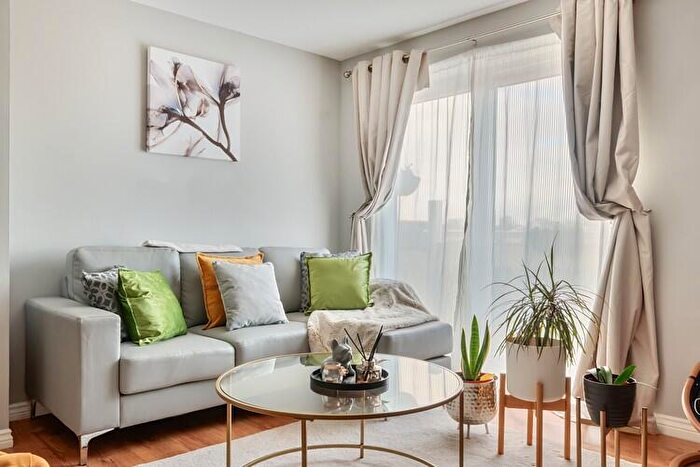 1 Bedroom Flat For Sale In Grove Court, Redhill, Surrey, RH1