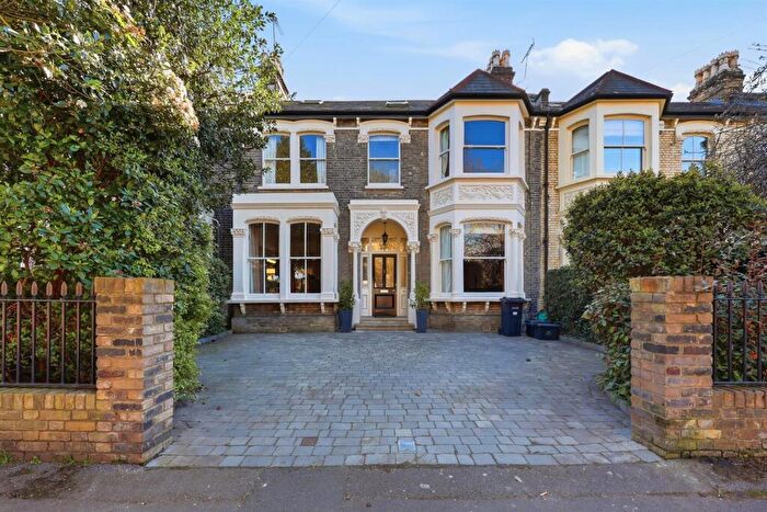 5 Bedroom House For Sale In Spratt Hall Road, Wanstead, E11