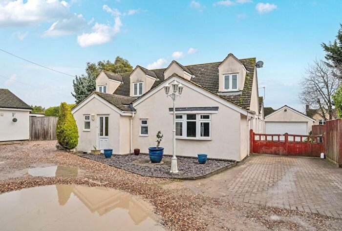 5 Bedroom Detached House For Sale In Crawley Road, Witney, Oxfordshire, OX28