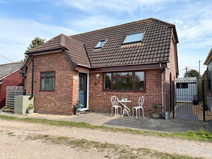 3 Bedroom Chalet For Sale In Solent View, Calshot, Southampton, Hampshire, SO45