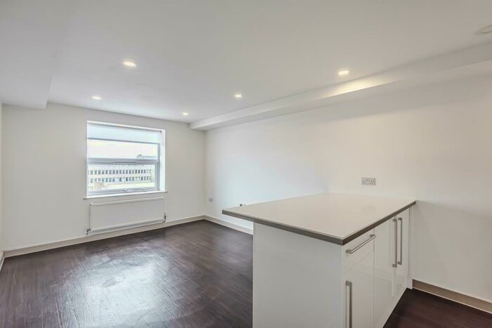 2 Bedroom Apartment To Rent In Miflats, Bracknell, Berkshire, RG12