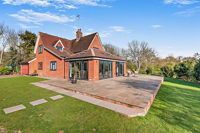 4 Bedroom Detached House For Sale In Teston Corner, Teston, Maidstone, ME18