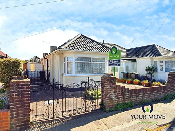 2 Bedroom Bungalow For Sale In Coxes Lane, Ramsgate, Kent, CT12