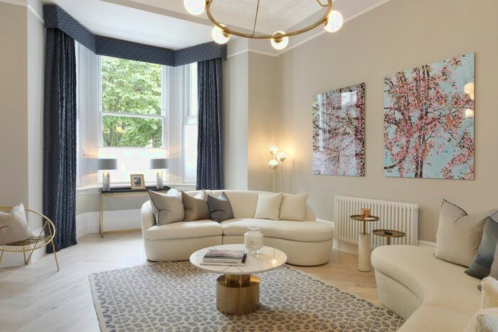 2 Bedroom Flat To Rent In Redcliffe Square, Chelsea, London, SW10