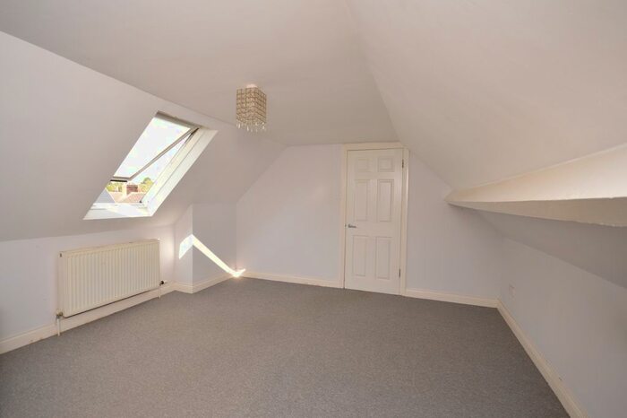 2 Bedroom Flat To Rent In Station Road, Desborough, Kettering, NN14
