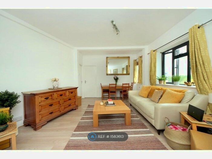 2 Bedroom Flat To Rent In Victoria Court, London, W3