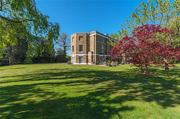 2 Bedroom Flat For Sale In Garricks Villa, Hampton Court Road, Hampton, Middlesex, TW12