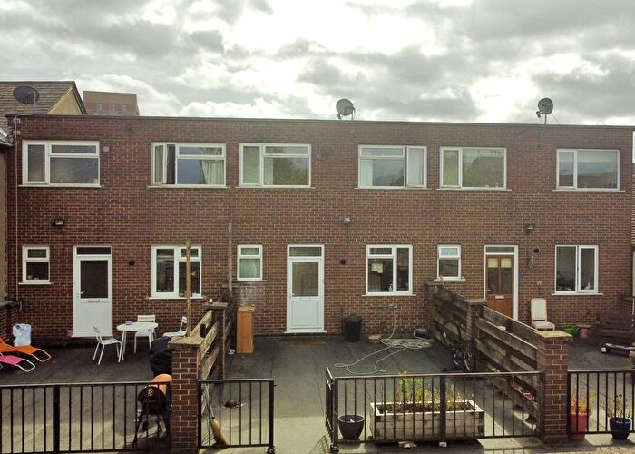 2 Bedroom Flat To Rent In West Street, Maidenhead, Berkshire, SL6