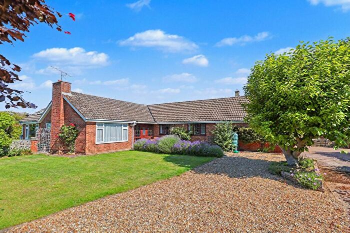 3 Bedroom Detached Bungalow For Sale In Victoria Road, Shefford, SG17